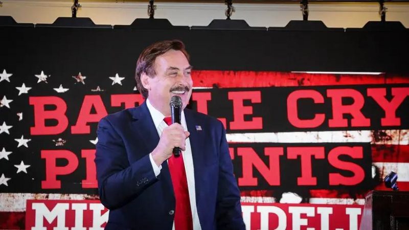 Mike Lindell processa empresas por empréstimo abusivo 