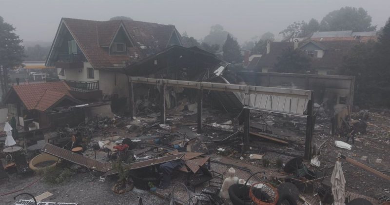 Casa destruída por queda de avião em Gramado