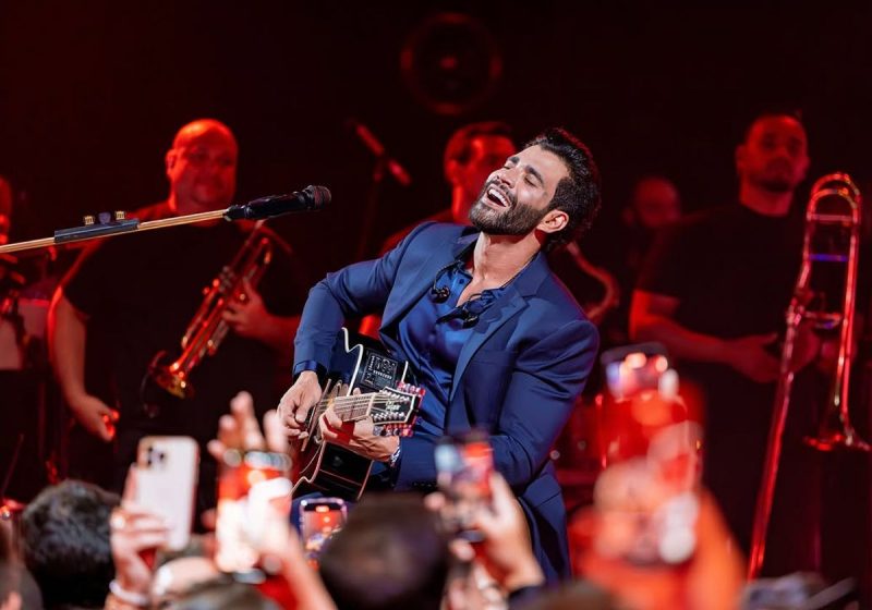 Gusttavo Lima se apresentando em show 