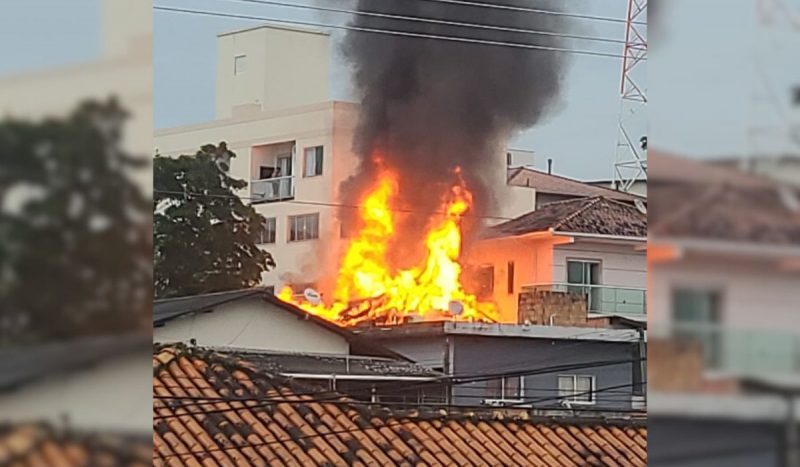 Incêndio no bairro Flor de Nápolis, em São José