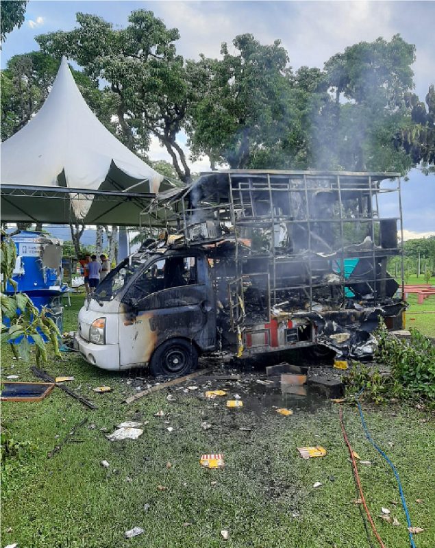 Incêndio em food truck destruído por fogo 