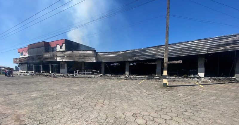 Situação da loja após combate do incêndio
