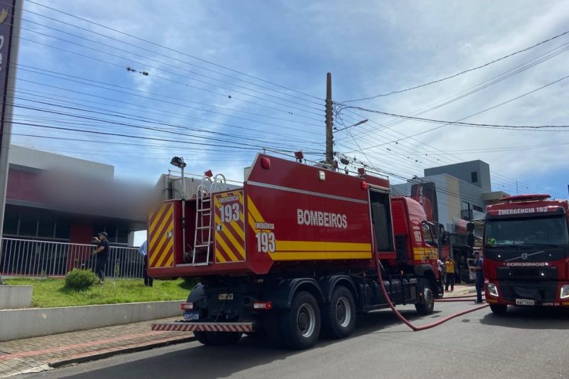 incêndio atinge supermercado em chapecó