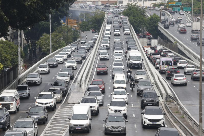 Imagem aérea de trânsito em São Paulo 