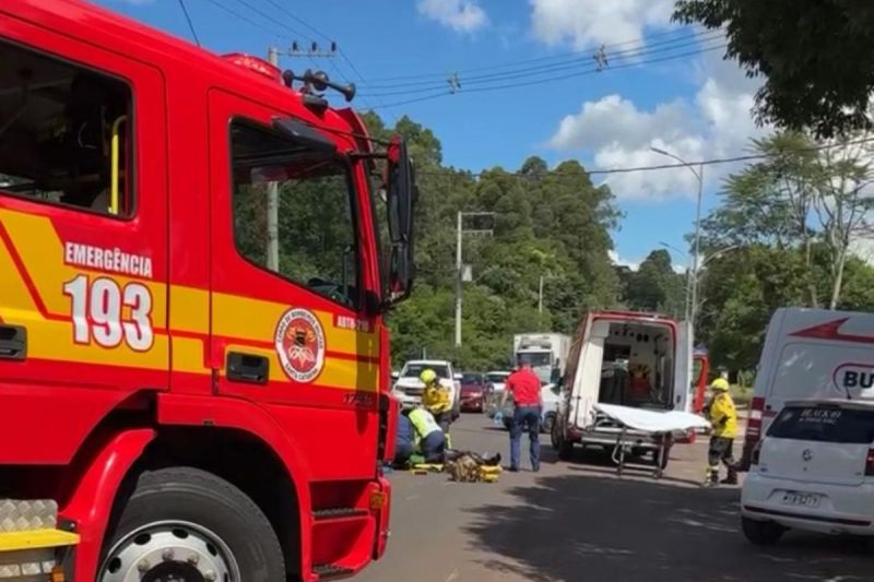 jovem de 20 anos caído na rua após acidente grave em são miguel do oeste 