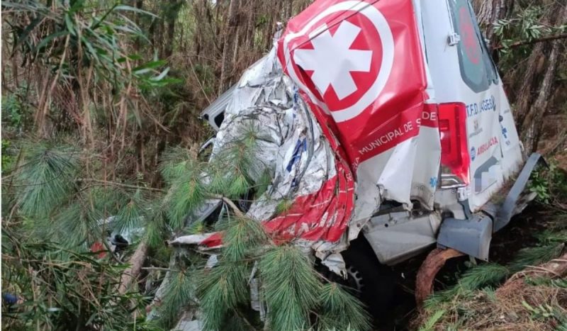 Acidente com ambulância de Lages mata motorista