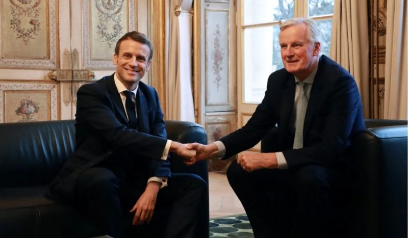 Macron, presidente da França, e Barnier, premier destituído