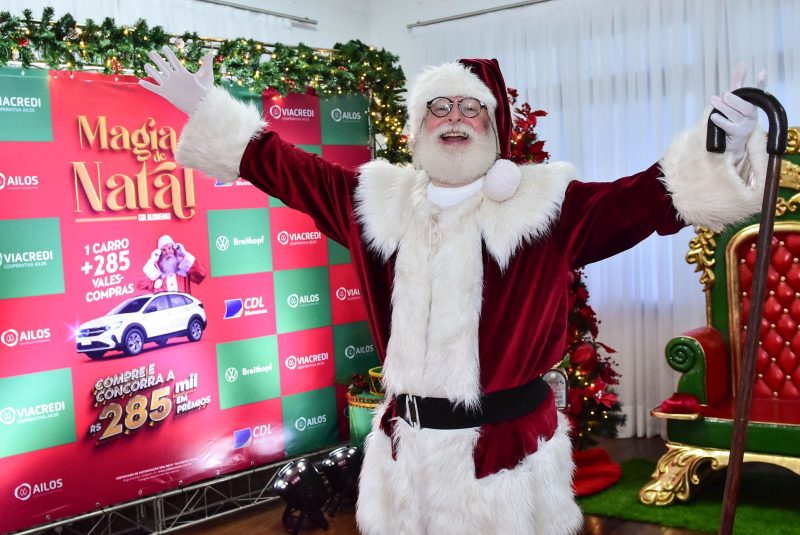 Papai Noel em campanha de Magia de Natal em Blumenau 