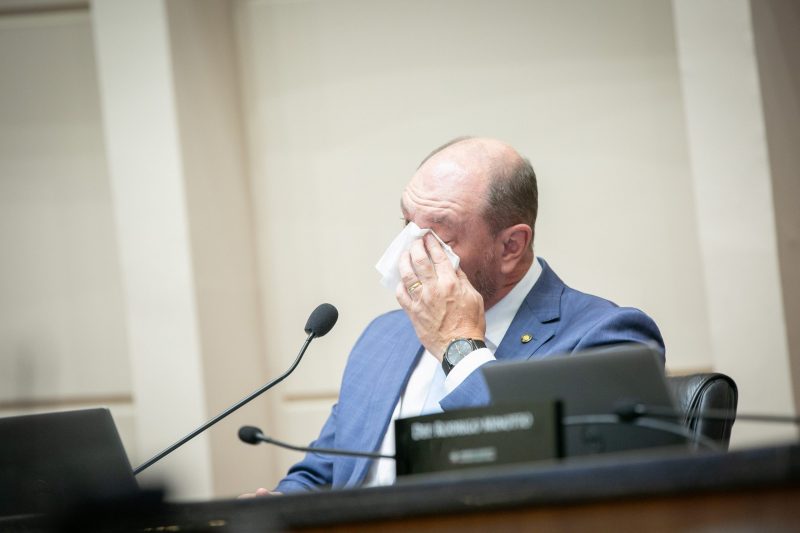 Mauro de Nadal (MDB) se emocionou durante seu último discurso como presidente da Alesc - Foto: Rodolfo Espínola/Agência AL/ND