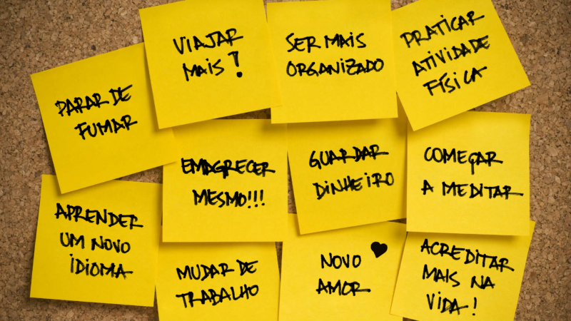 Post-its com resoluções de Ano Novo