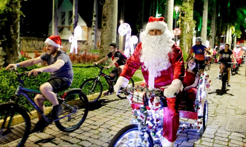 Quem é morador de Joinville que ganhou concurso da bicicleta de Natal mais decorada