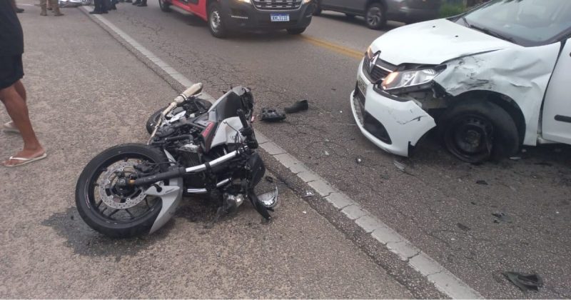 Motociclista morreu após colidir contra corro em Laguna