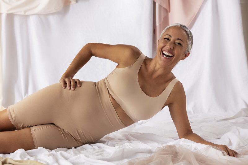 Mulher com mais de 50 anos em forma