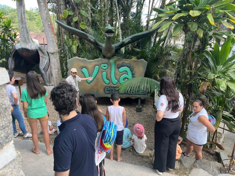 Crianças durante almoço especial do Natal Solidário em Pomerode 