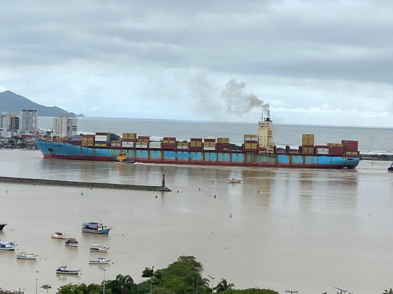 Navio atracado no Porto de Itajaí