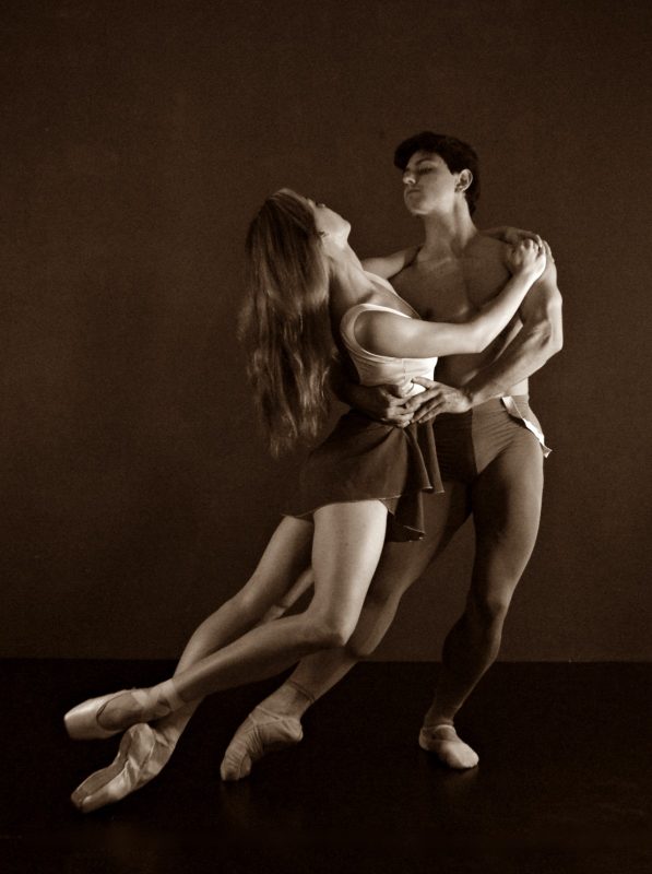 Formados na Escola Ballet Bolshoi, de Joinville, Vit&oacute;ria Martiny e Luiz Franke protagonizam o espet&aacute;culo “O Nosso Quebra-Nozes”. – Foto: Divulga&ccedil;&atilde;o