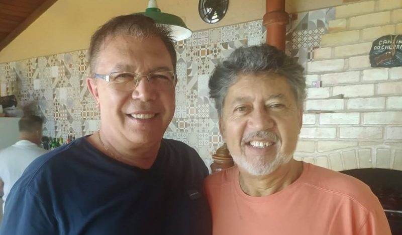 Foto mostra Prefeito de São José, Orvino Ávila e o irmão, Orli Vieira Ávila, ambos sorriem para foto