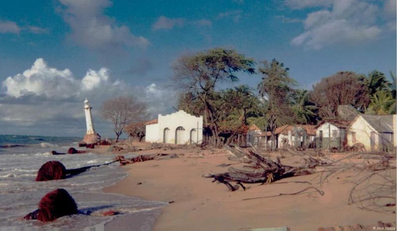 Povoado Cabeço antes de ser consumido pelo oceano nos anos 1990