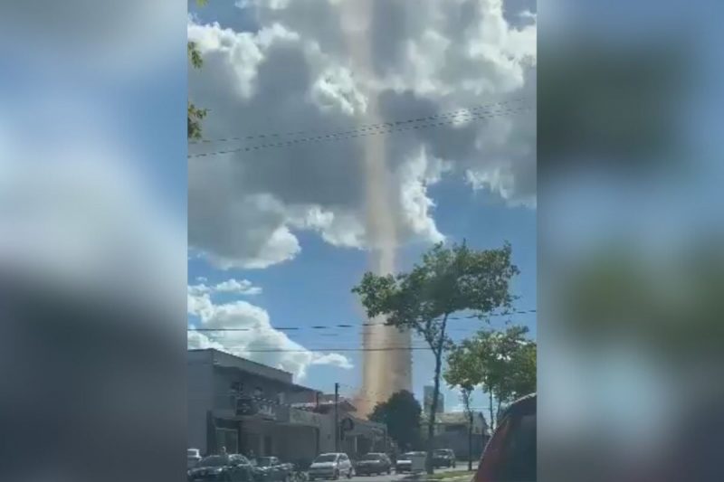 Fenômeno de redemoinho de vento assusta moradores e destelha mercado em Chapecó