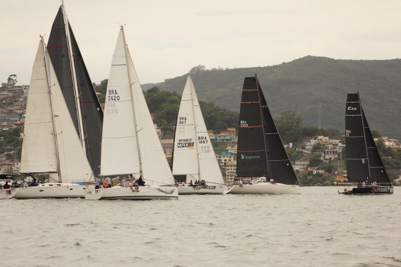 A 56ª Regata Volta à Ilha NDTV 35 anos acontece neste sábado em Florianópolis