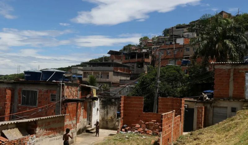 Projeto destina 2% do PNHU para regularizar favelas