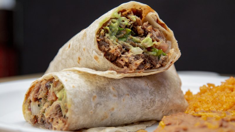 Burrito é um dos pratos do restaurante em questão