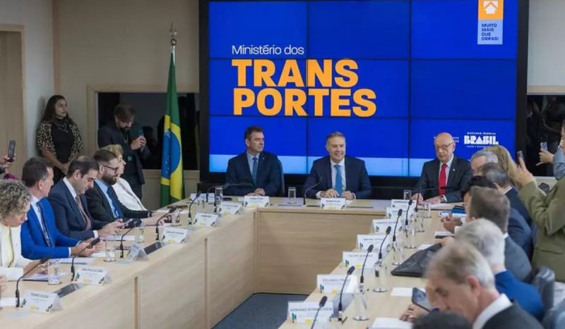 Ministro Renan Filho, dos Transportes, recebeu o Fórum Parlamentar Catarinense para discutir ampliação do contrato com a Arteris e obras no Morro dos Cavalos, na BR-101