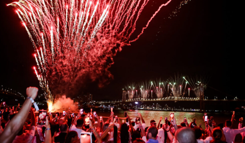 Réveillon de Florianópolis volta a ter queima de fogos