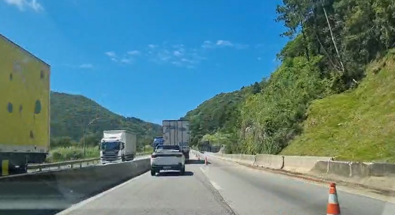 Percurso da BR-101, sentido Sul, altura do Morro dos Cavalos exigiu paciência dos condutores - Divulgação/ND