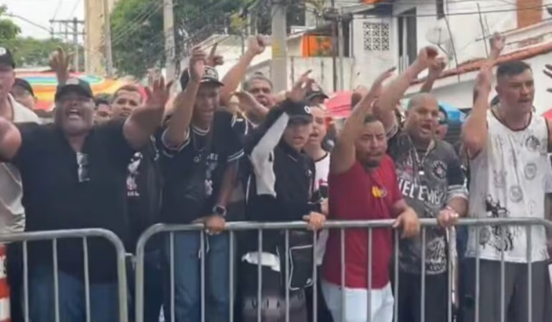 Torcida do Corinthians protestou na votação do impeachment de Augusto Melo