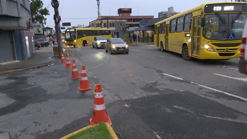 Acesso &agrave; rua General C&acirc;mara pela rua Dr. Jo&atilde;o Colin foi fechado – Foto: Gladionor Ramos/NDTV