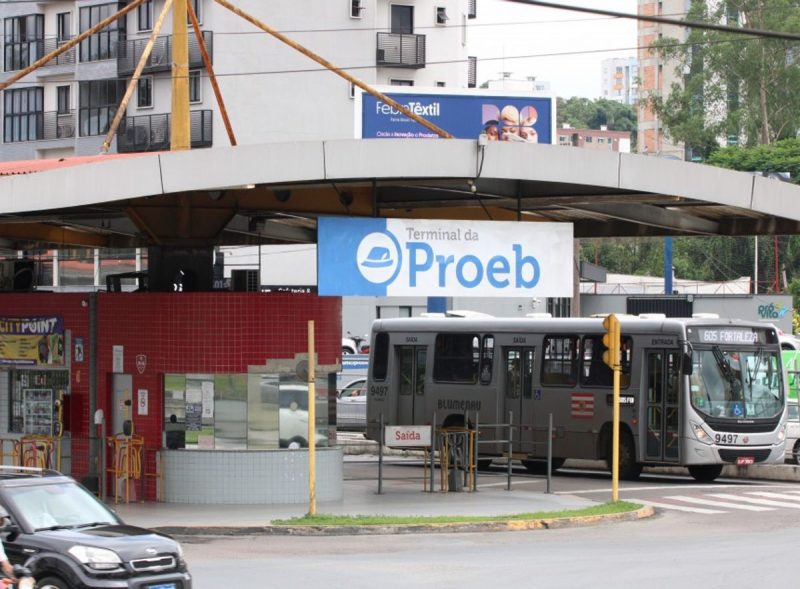 Horários do transporte coletivo em Blumenau foram ampliados. Terminal da Proeb 