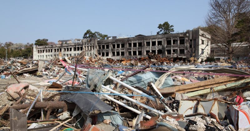 Imagem dos destroços de tsunami na Ásia