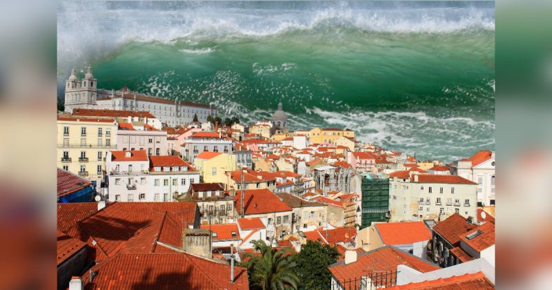 Casas uma ao lado da outra com imagem de tsunami atingindo costa