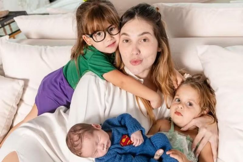 Virgínia Fonseca com os filhos Maria Alice, Maria Flor e José Leonardo