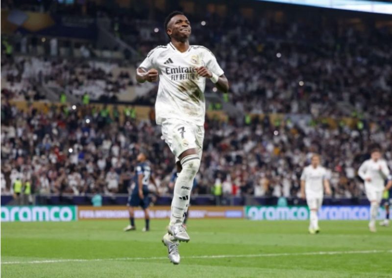 Vinicius Júnior comemora mais um gol com a camisa do Real Madrid