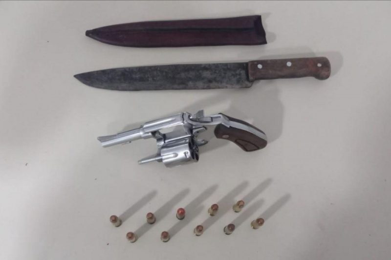 Homem agride esposa é detido com arma e faca em Chapecó.