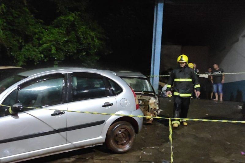 incêndio em oficina mecânica sinistrou carros