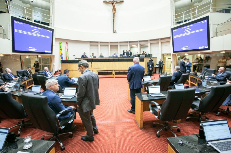 Os deputados catarinenses ampliaram para 1,55% o percentual do Orçamento de Santa Catarina destinado a emendas - Foto: Rodolfo Espínola/Agência AL/ND