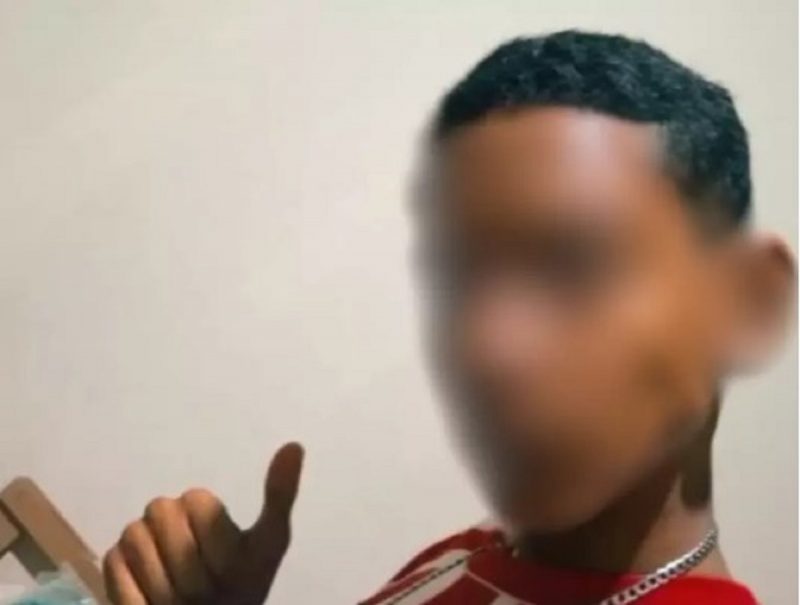 na foto aparece adolescente que foi degolado por desvio de dinheiro com facção criminosa