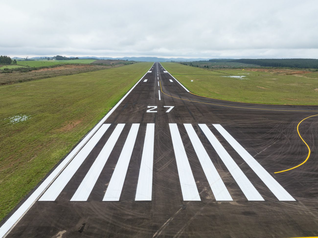 Aeroporto de Correia Pinto Pista do Aeroporto de Correia Pinto, que está sendo revitalizado na Serra catarinense