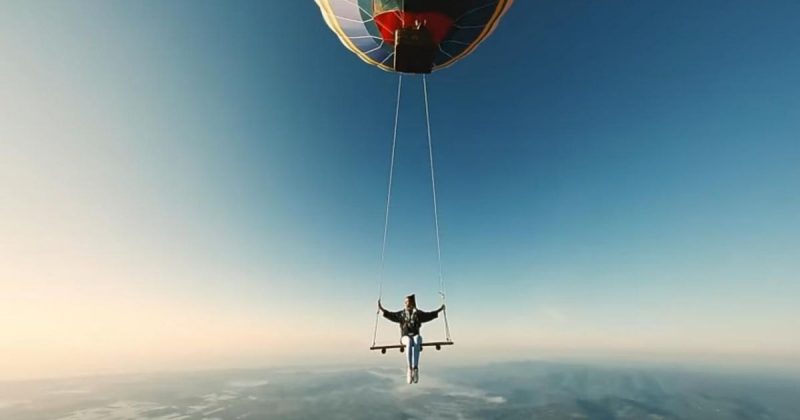 Coldplay lança clipe com cenas gravadas em Praia Grande