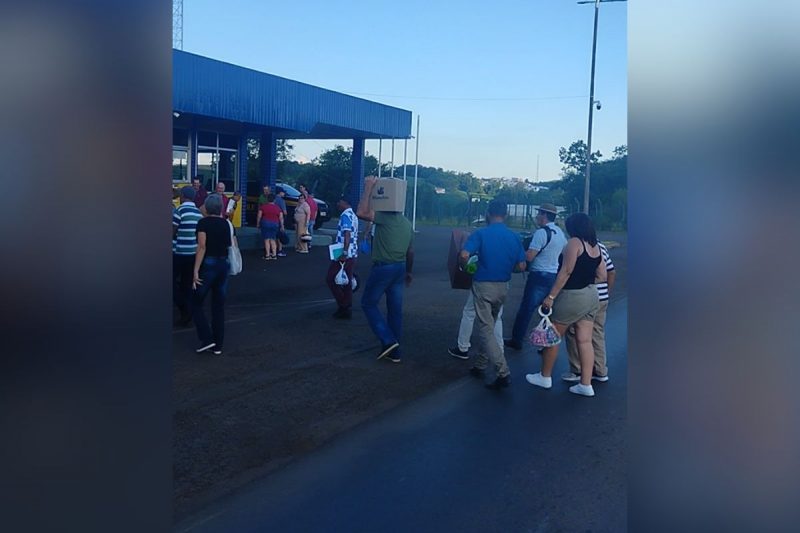 Idosos foram resgatados da rodovia e realocados no pátio da PRF em Maravilha 