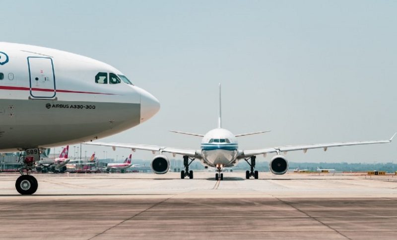 na foto aparecem aviões que aumentam o risco de ataque cardíaco