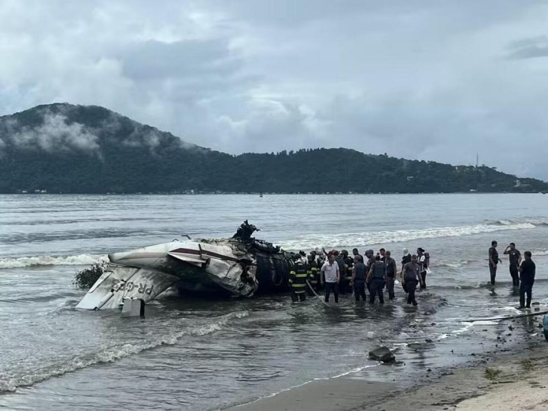 Avião que caiu em Ubatuba no mar