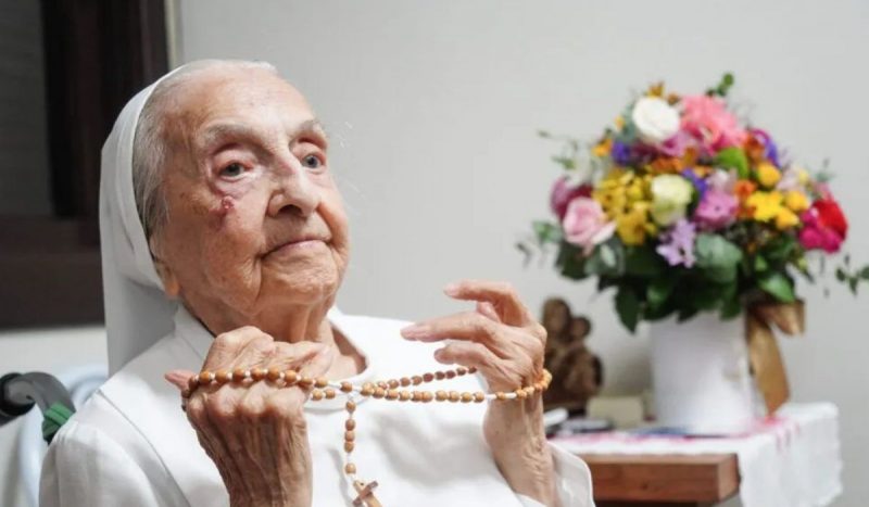 Irmã Inah assumiu o posto de mulher mais velha do mundo após o falecimento de Tomiko Itooka