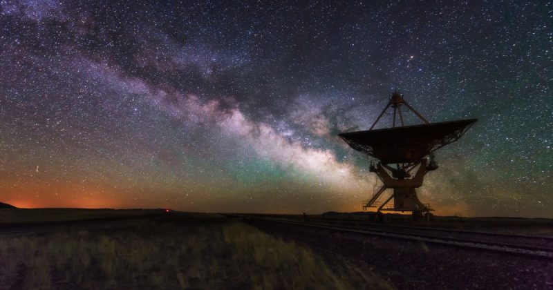 Universo sendo observado por satelite