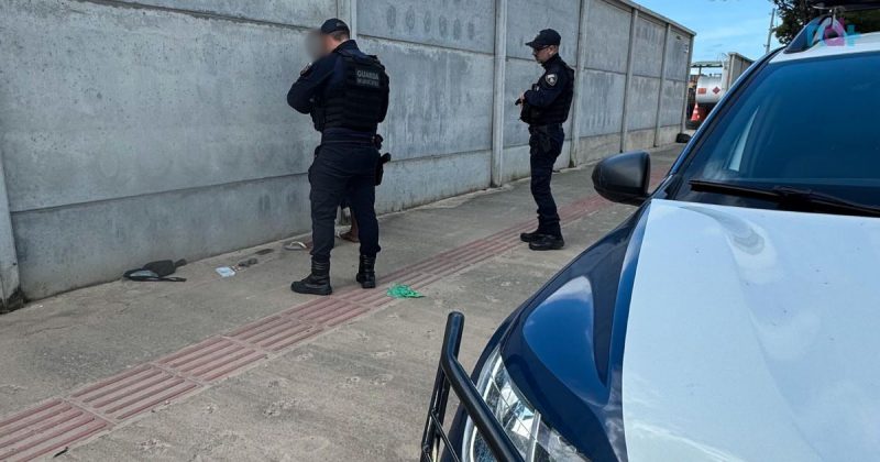 Homem denuncia a si próprio em trote e acaba preso; imagem mostra prisão