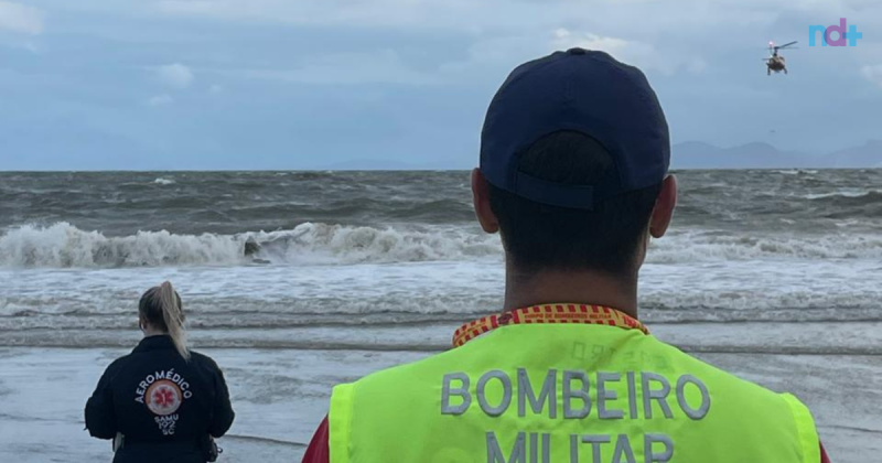 Imagem mostra buscas por jovem desaparecido no mar de Penha