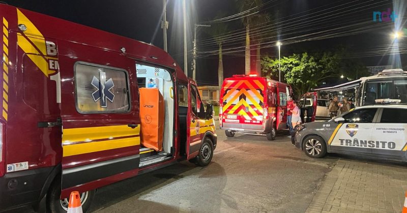 Imagem mostra momento em que bombeiros atendem recém-nascido engasgado